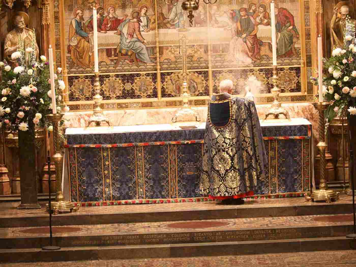 The Dean censes the High Altar