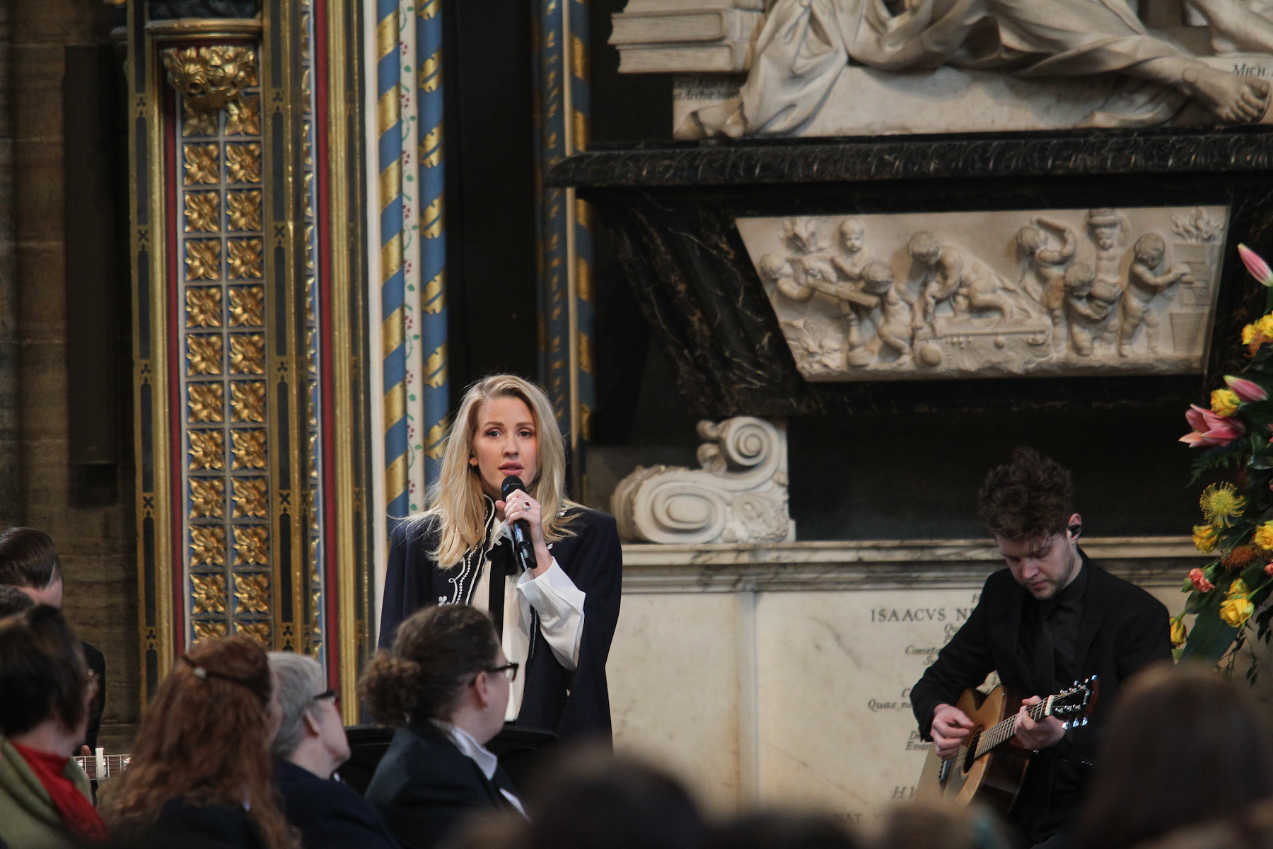 Ellie Goulding sings Fields of Gold