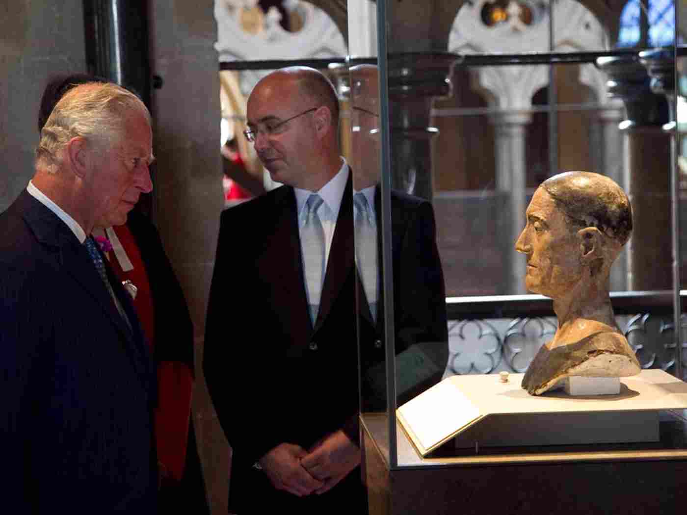 Prince Charles views the effigy head of Henry VII