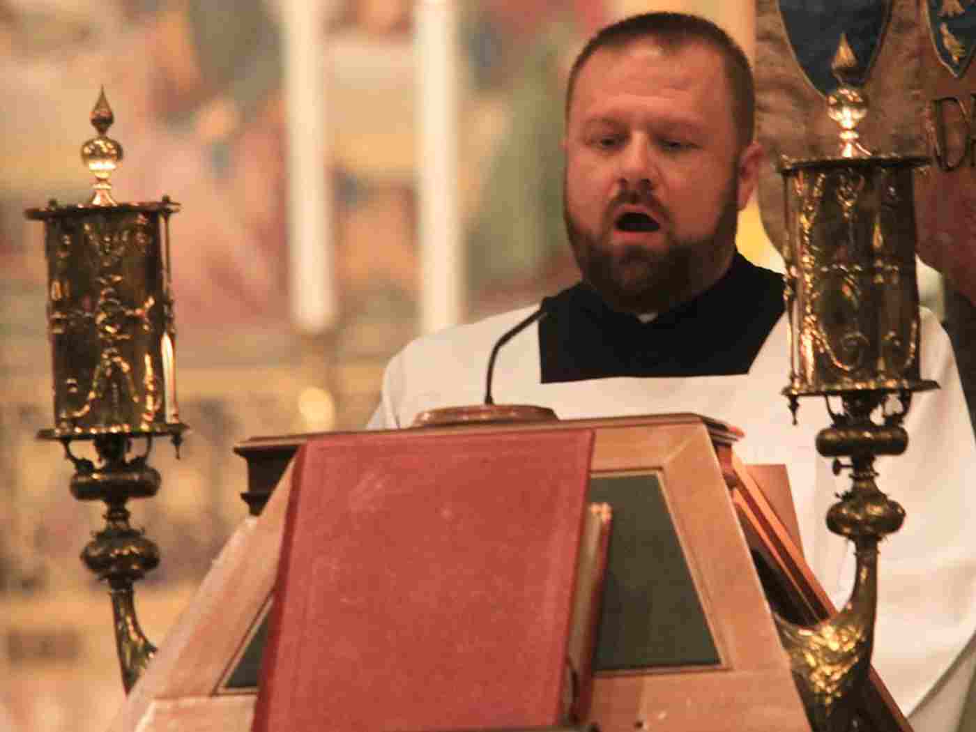 Father Jerzy Mikrut sings Psalm 116: 13, 9–11, 14–15