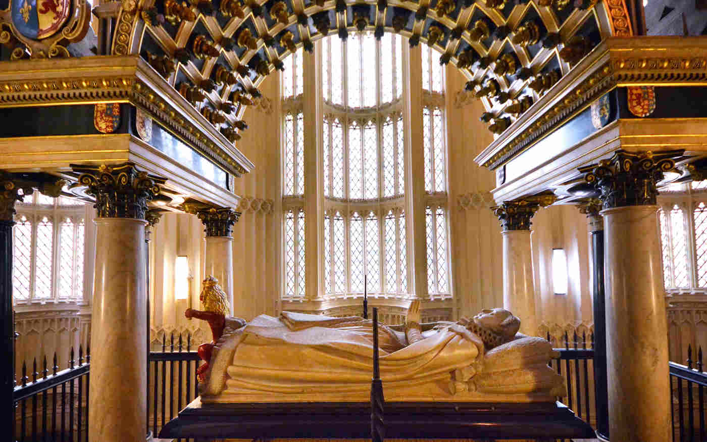 Side-on photograph of full-length effigy and memorial to Mary, Queen of Scots in Westminster Abbey