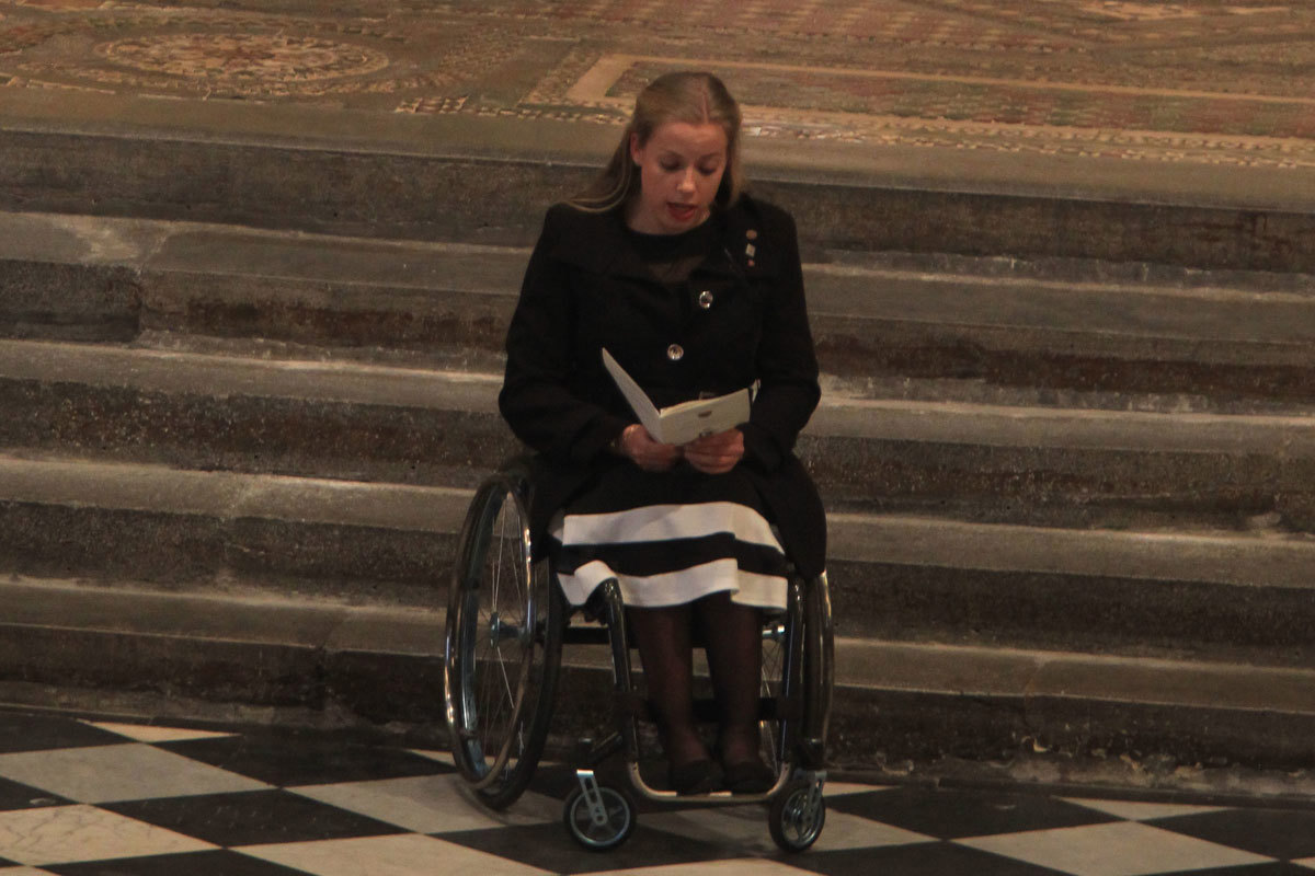 Hannah Cockroft MBE, Paralympic Gold Medallist, reads a Testimony