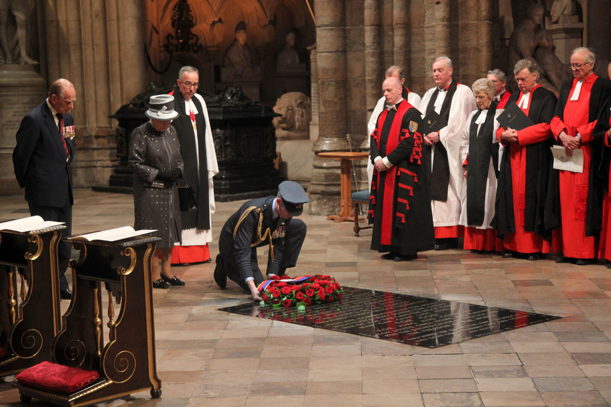 Her Majesty The Queen places a wreath on the Grave of the Unknown Warrior