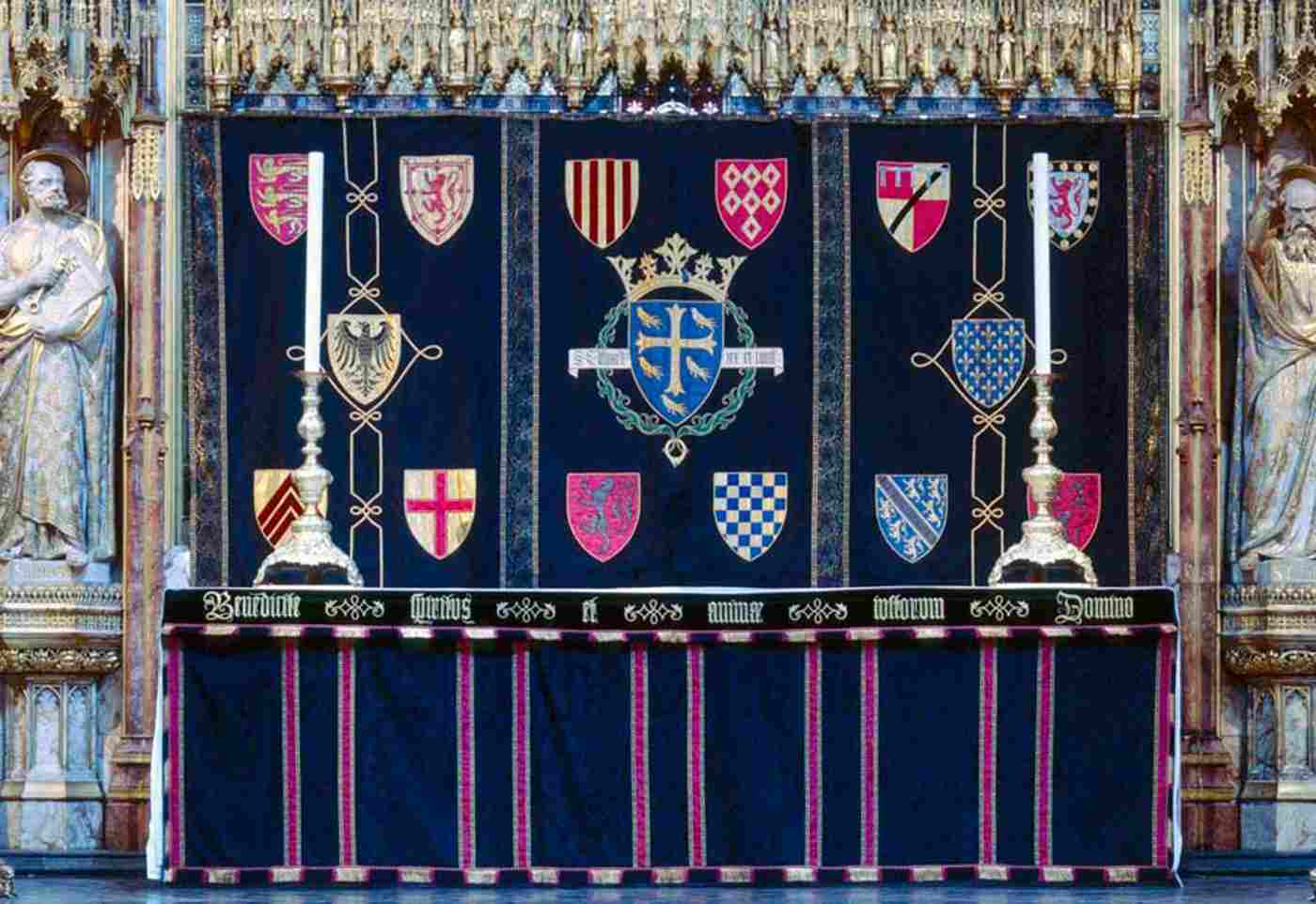 Black funeral frontal and dorsal on the High Altar of Westminster Abbey